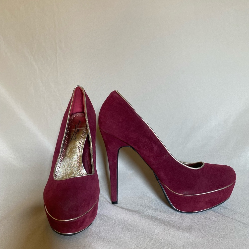 Maroon & gold suede pumps